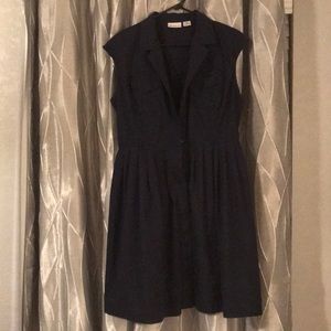 Dress/ button to the top